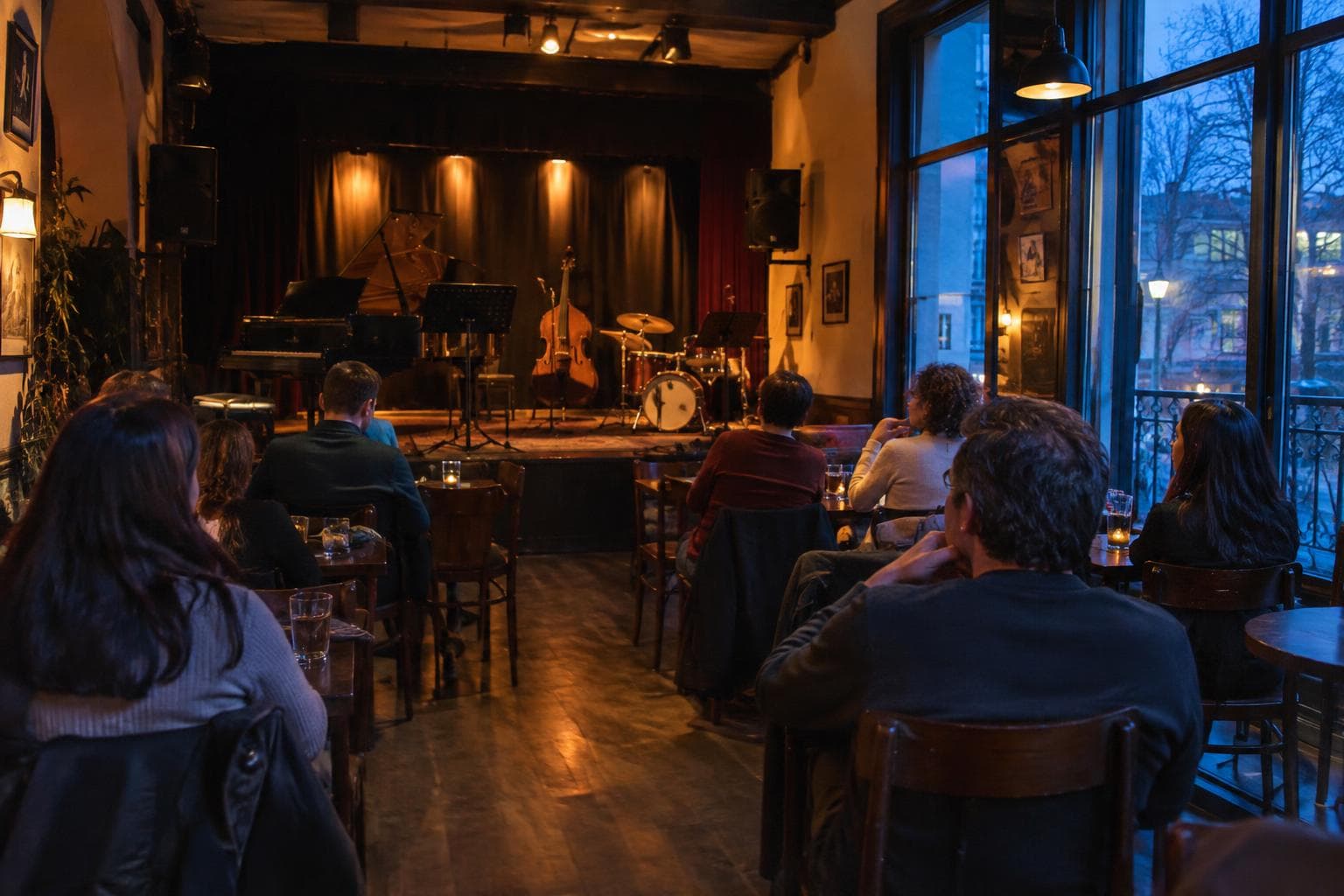 A Buenos Aires cultural café with an audience and a small stage at dusk.